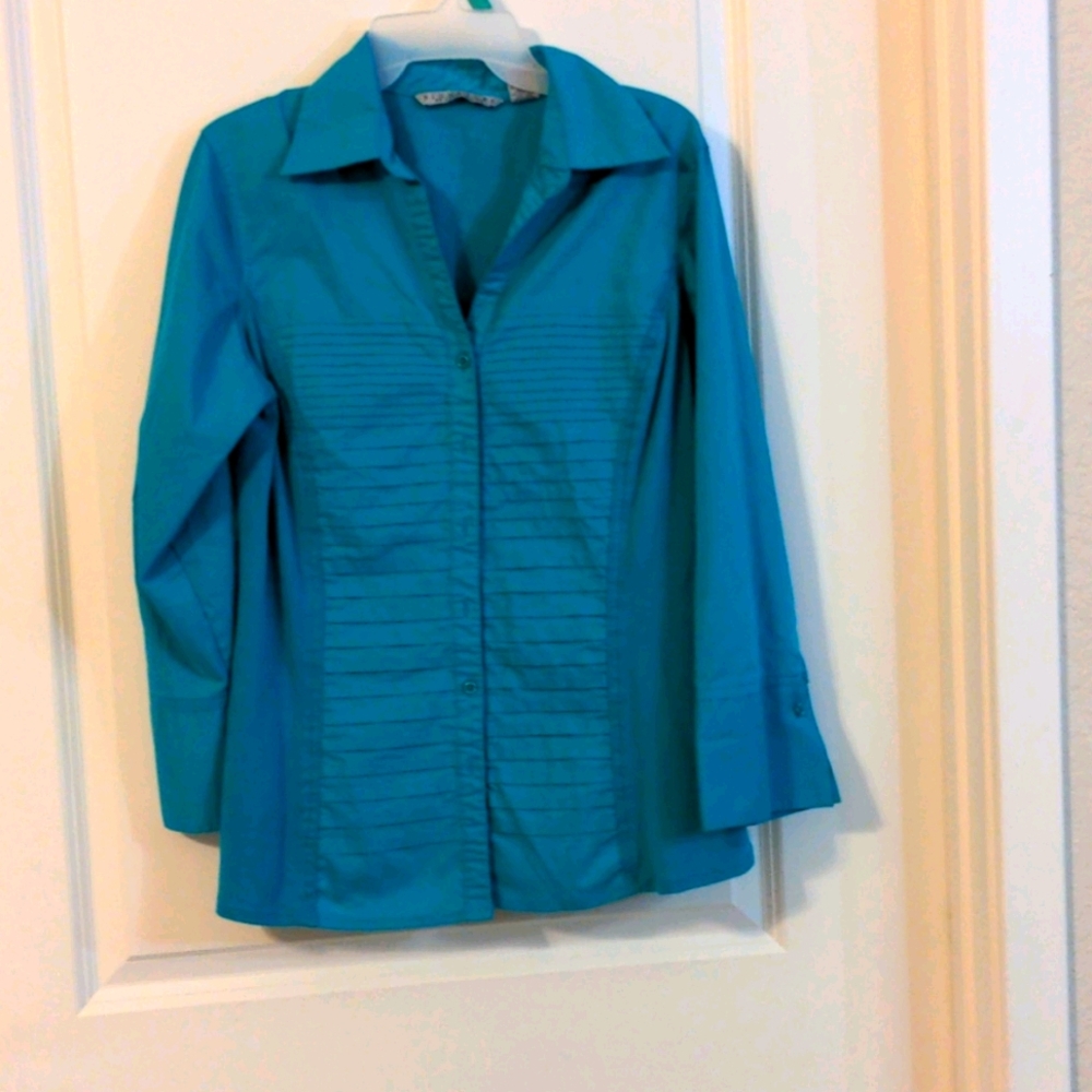 Woman's long sleeve shirt